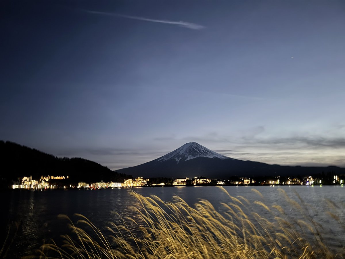 Caught a clear view of Mt. Fuji and snapped some shots at insta famous spots, but I loved the evening view—so calm and serene! #mtfuji #kawaguchiko #tokyo