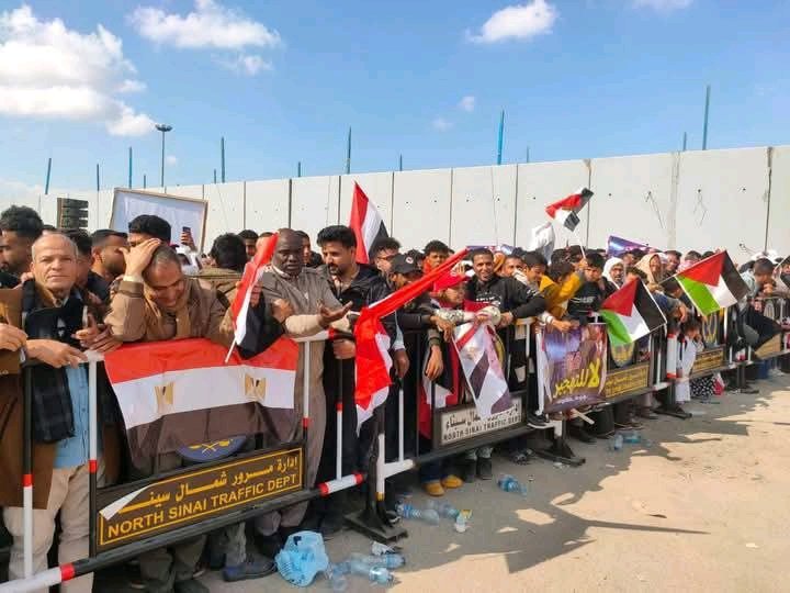 smsm8283's tweet photo. #لاـللتهجير
القرار قرارنا ياترامب يا سافل 
محدش بيفرض علينا اي قرار 
ولا حد يقدر يمشي كلامه علينا 
وقت الجد إحنا كلنا جيش مصر 
كل الدعم لفخامة السيد والقائد الأعلى بالدفاع عن الوطن ومنع تهجير الفلسطينيين الى مصر 🇪🇬🇪🇬 https://t.co/s6WXXw7BsR