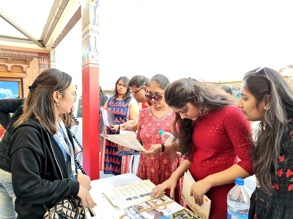 utladakhtourism's tweet photo. Bharat Parv 2025!

Last day of Ladakh Pavilion at #BharatParv2025, Red Fort, Delhi! 

Experience Ladakh's rich culture, tradition and crafts before it concludes. 

#BharatParv #RedFort #VisitLadakh 

@tourismgoi @incredibleindia @PIBTour @lg_ladakh https://t.co/2OImoYyXQ0