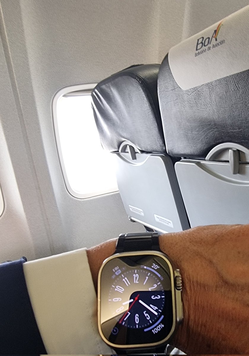 tutoquiroga's tweet photo. Evo/Arce: vuelo VVI-LP está saliendo con casi una hora de rezago. Avísenle al juez que están usando, para intentar inhabilitarme, que espere. Aterrizaremos en LP 9:30, llego al juzgado ~10 am.
Evo: ¿Cuándo te presentas al juicio en Tarija? 
Arce: ¿Cuándo aprehenden a tu jefazo? https://t.co/TOt6jMLSf0