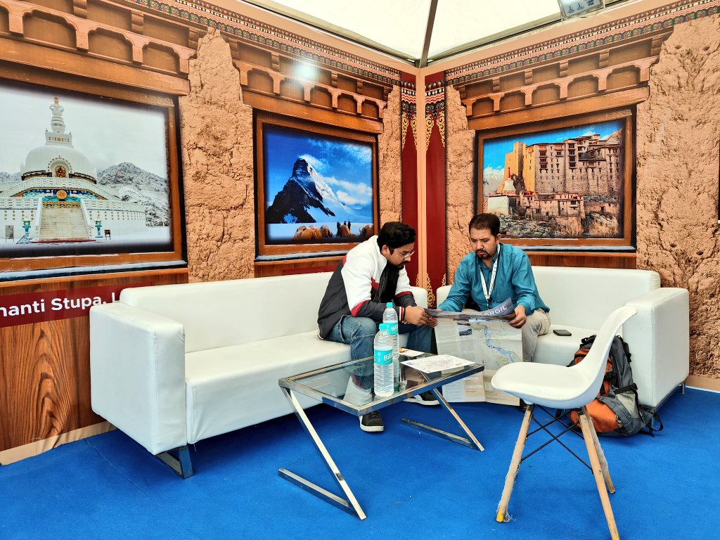 utladakhtourism's tweet photo. Bharat Parv 2025!

Last day of Ladakh Pavilion at #BharatParv2025, Red Fort, Delhi! 

Experience Ladakh's rich culture, tradition and crafts before it concludes. 

#BharatParv #RedFort #VisitLadakh 

@tourismgoi @incredibleindia @PIBTour @lg_ladakh https://t.co/2OImoYyXQ0