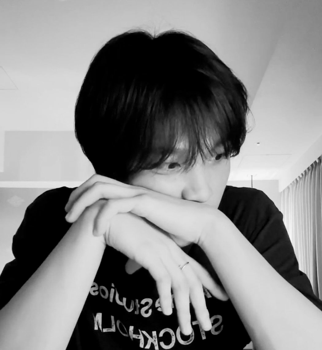 novirelue's tweet photo. Markhyuck au ft sc🔞 

— Ternak Sapi
Mk awalnya cuman ngajarin Hc buat teknik ngerawat sapi kepemilikannya, tapi malah jadi Mk yang ngerawat Hc didalem gubug sempit milik Mk waktu hujan hujan ngebuat Hc makin teler. 

CW didalem pvt!!

Link pvt : https://t.co/C8Ztd0ivjp https://t.co/XheIerxHde