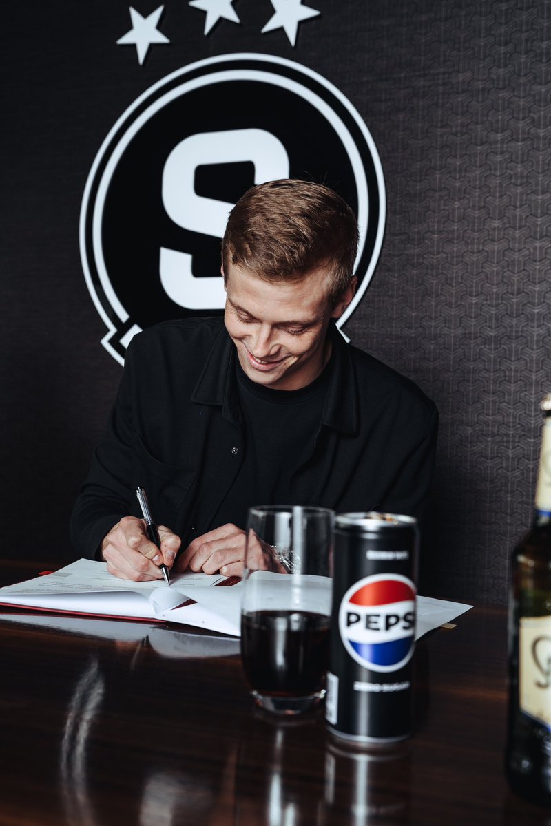 SportSaco's tweet photo. ✍️ PANY POKRAČUJE | Kapitán a jeden ze základních kamenů pražské Sparty Filip Panák podepsal s klubem novou smlouvu. 𝐋𝐞𝐭'𝙨 𝐠𝐞𝐭 𝐭𝐡𝐢𝐬 𝐝𝐨𝐧𝐞, 𝐓𝐎𝐆𝐄𝐓𝐇𝐄𝐑 https://t.co/qH0f9S5xo8