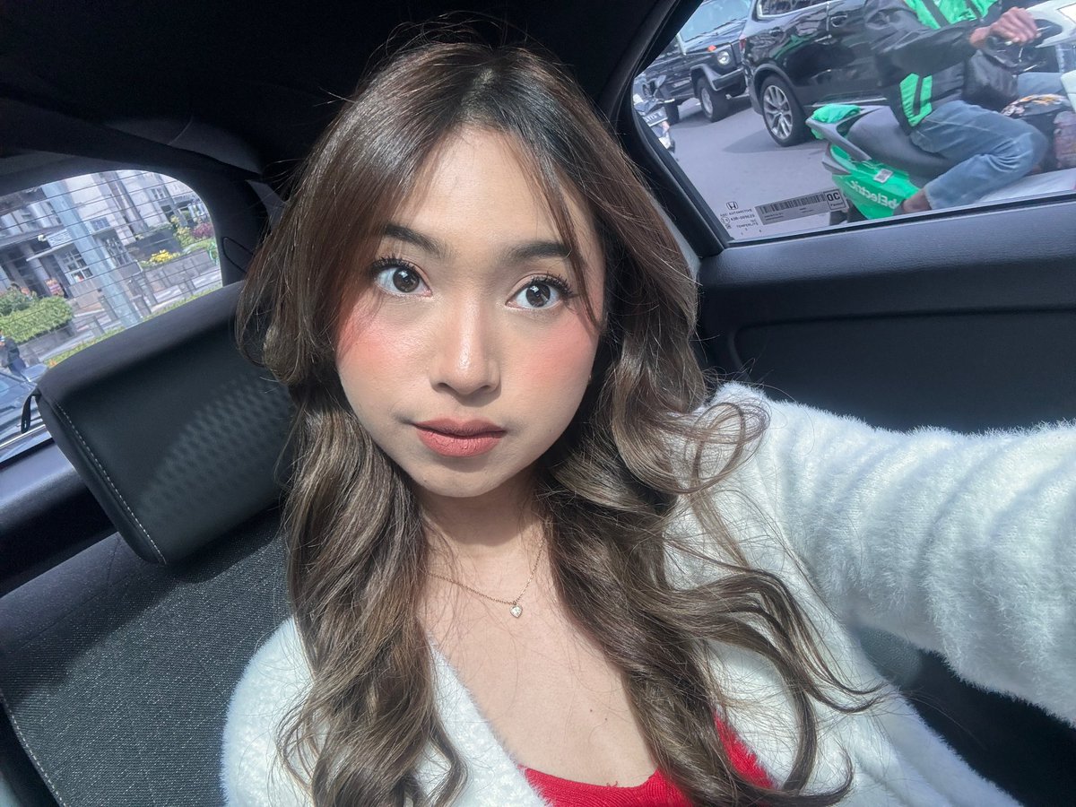 khansaneira's tweet photo. spall spill warna rambut &amp; haircare nya! 🙆🏻‍♀️🤍✨

how i achieve this hair color, mulai dari salon, cat rambut, haircare, sampe catokan! https://t.co/0Kkn8i6vlu