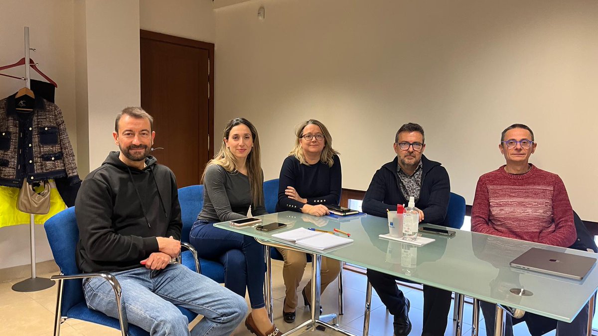Nos reunimos con <a href="/circuloempelche/">Cedelco</a>  para impulsar la innovación y la economía circular en Elche y comarca. La colaboración empresarial es clave para un desarrollo económico sostenible. ¡Juntos, construimos un futuro mejor! 🌱🤝 #Innovación #EconomíaCircular #CEDELCO