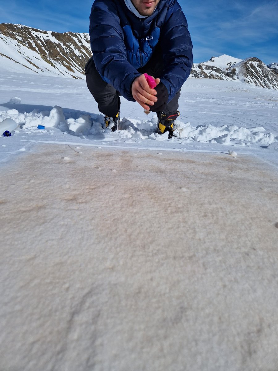 IPE_CSIC's tweet image. ❄️Reciente campaña del Grupo @CryoPyr en la cuenca experimental de Izas (#Huesca) en #Pirineos, para realizar verificaciones de instrumentación y establecer plots de monitoreo de interacción polvo/nieve.
ℹ️ Info sobre el grupo: cryopyr.csic.es
