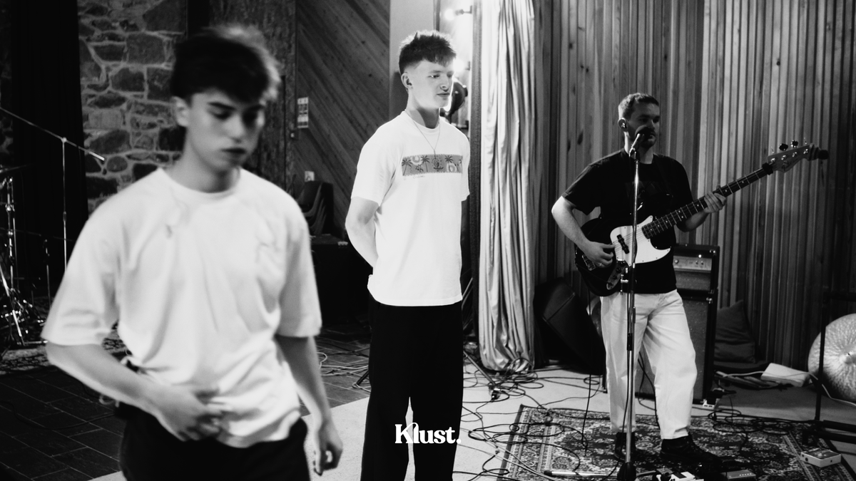 KLUST. (@klustmusic) on Twitter photo Dydd Gwener Hapus 🌻
Out of the Blue by @wrkhouseee — as featured on our specially curated compilation album — now premieres on our YouTube channel.
Llun llonydd <a href="/aledvictorfilm/">Aled Victor</a> Dydd Gwener Hapus 🌻
Out of the Blue by @wrkhouseee — as featured on our specially curated compilation album — now premieres on our YouTube channel.
Llun llonydd <a href="/aledvictorfilm/">Aled Victor</a>