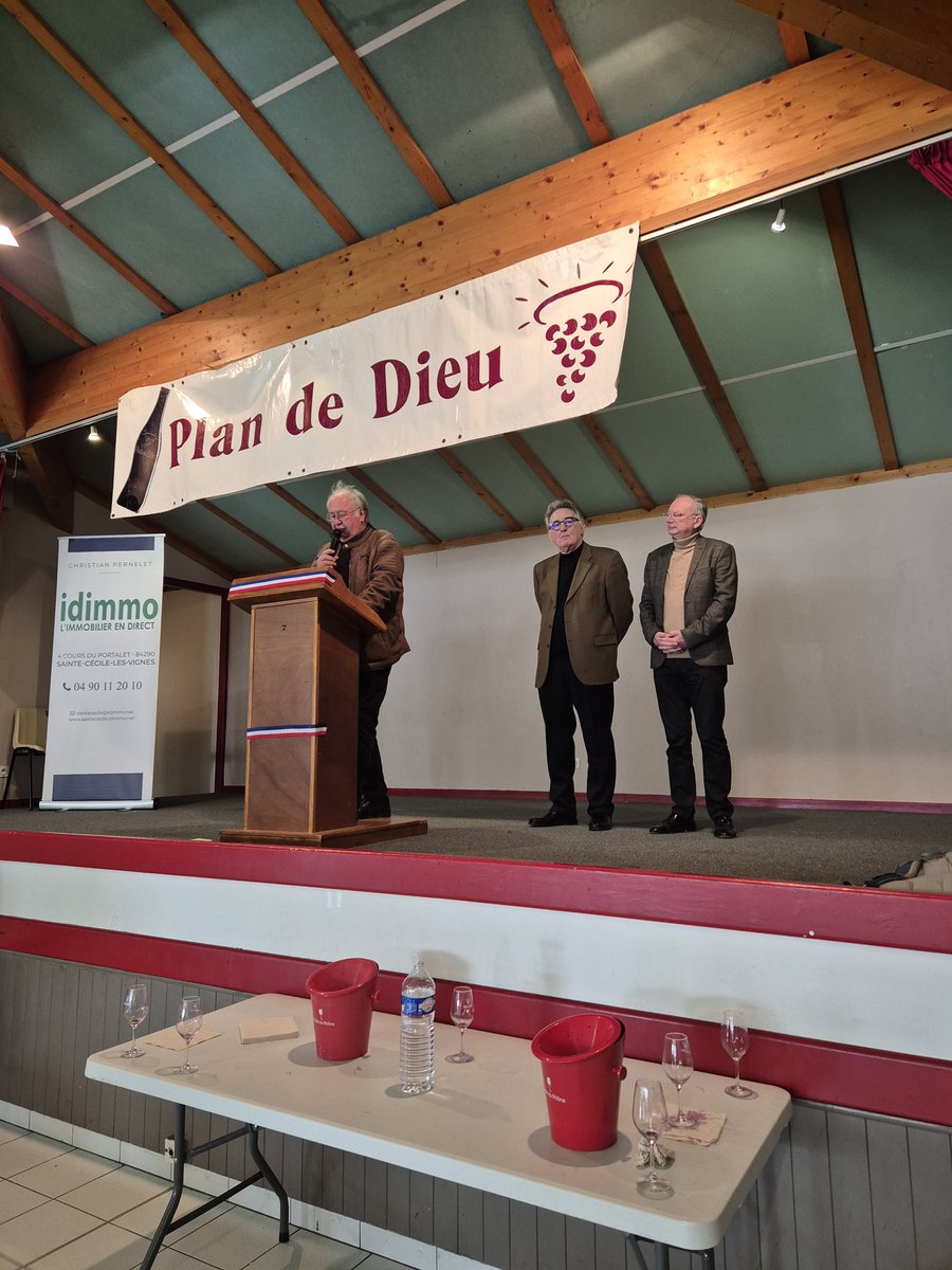FranceLorho's tweet photo. Retenue sur un autre événement, j’étais représentée à la présentation du millésime 2024 de l’appellation Plan de Dieu.
Le millésime est très prometteur, n’hésitez pas à aller le goûter !
#plandedieu #millesime2024 https://t.co/QGUCqEWc1s