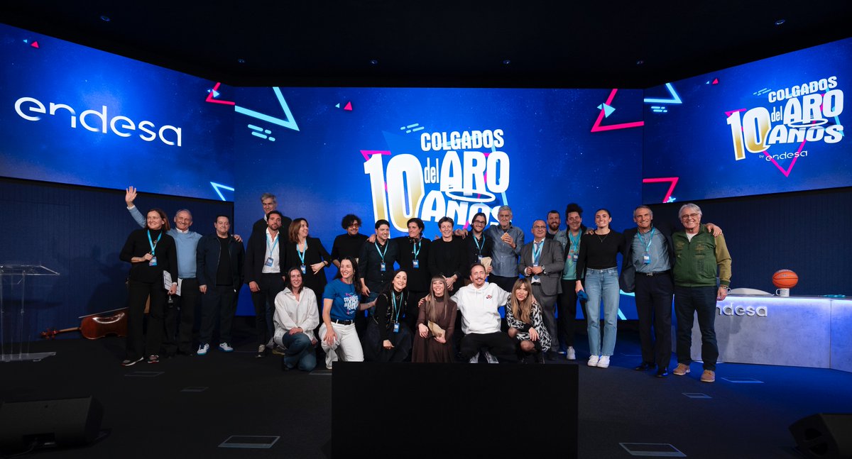 Ayer fue un día extremadamente especial. Más que una gala, una enorme reunión y reencuentro de amigos que, entre todos, construimos un monstruo gigante, indestructible y eternamente divertido llamado Colgados del Aro.

Gracias a @endesa por ser y por permitirnos estar.
Gracias a