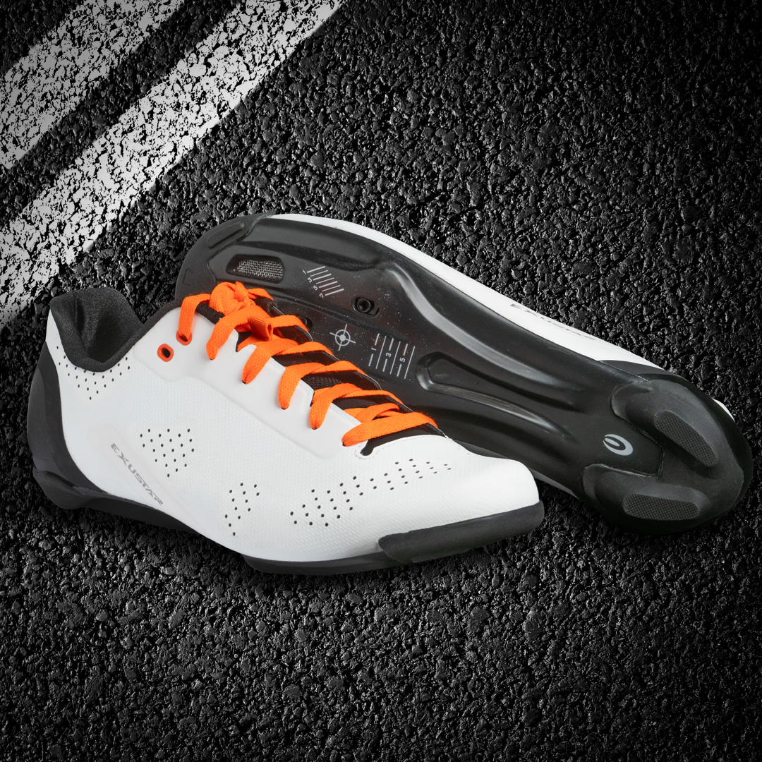 🚴‍♂️ Exustar E-SR21011L Cycling Shoes, engineered for peak performance. Featuring a carbon fiber sole for power transfer, Air Control vents for ventilation, and anti-slip walk pads for grip, these shoes are designed for the ultimate ride.
Performance that powers every pedal stroke.