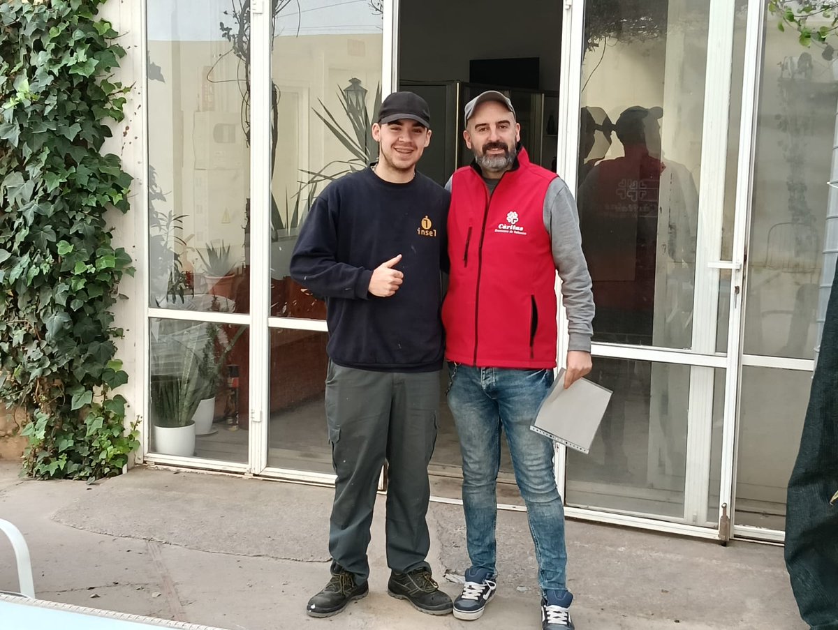 PereMillet6984's tweet photo. Terminan su proceso en el Programa Prelaboral de Mambré, Youcef, Alejandro y Julio Fernando. Que os vaya bien y que vuestros sueños se cumplan.
#SomosAmor #60AñosCerca #AquiLateUnCorazon
@3Salome @CarolMxcSpn @jorgepicopuch @ValenciaCaritas @mamenmonzonis @Olivia_Prez_ https://t.co/PE3HUzjjM6