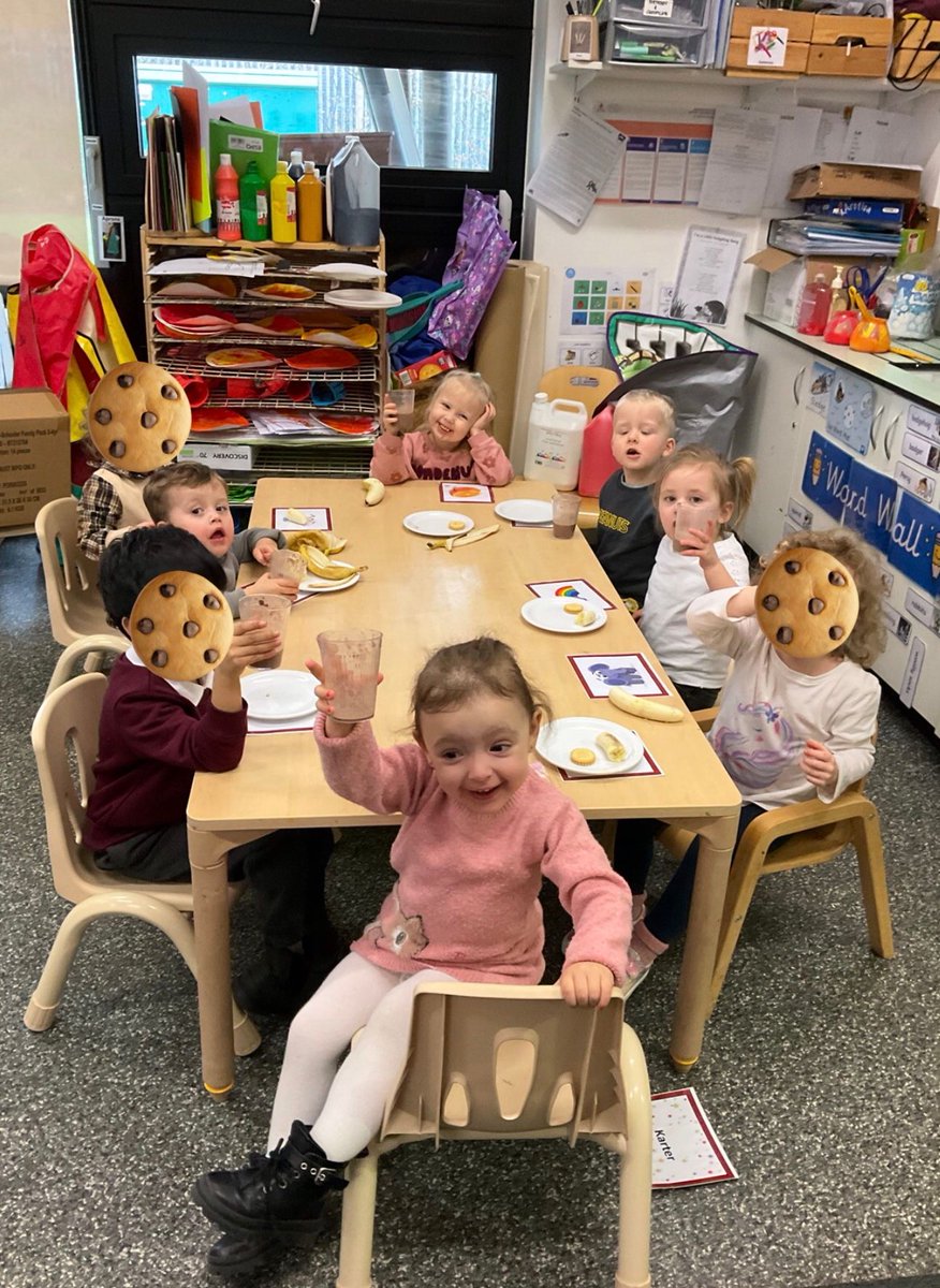 fordbridge2013's tweet image. Children in FCP celebrated International Hot Chocolate Day with delicious cocoa drinks and scrumptious cookies during snack time. The Poppies room, had a blast crafting their own unique hot chocolate potions using water, cocoa, and a variety of utensils. #HotChocolateDay #FCPFun
