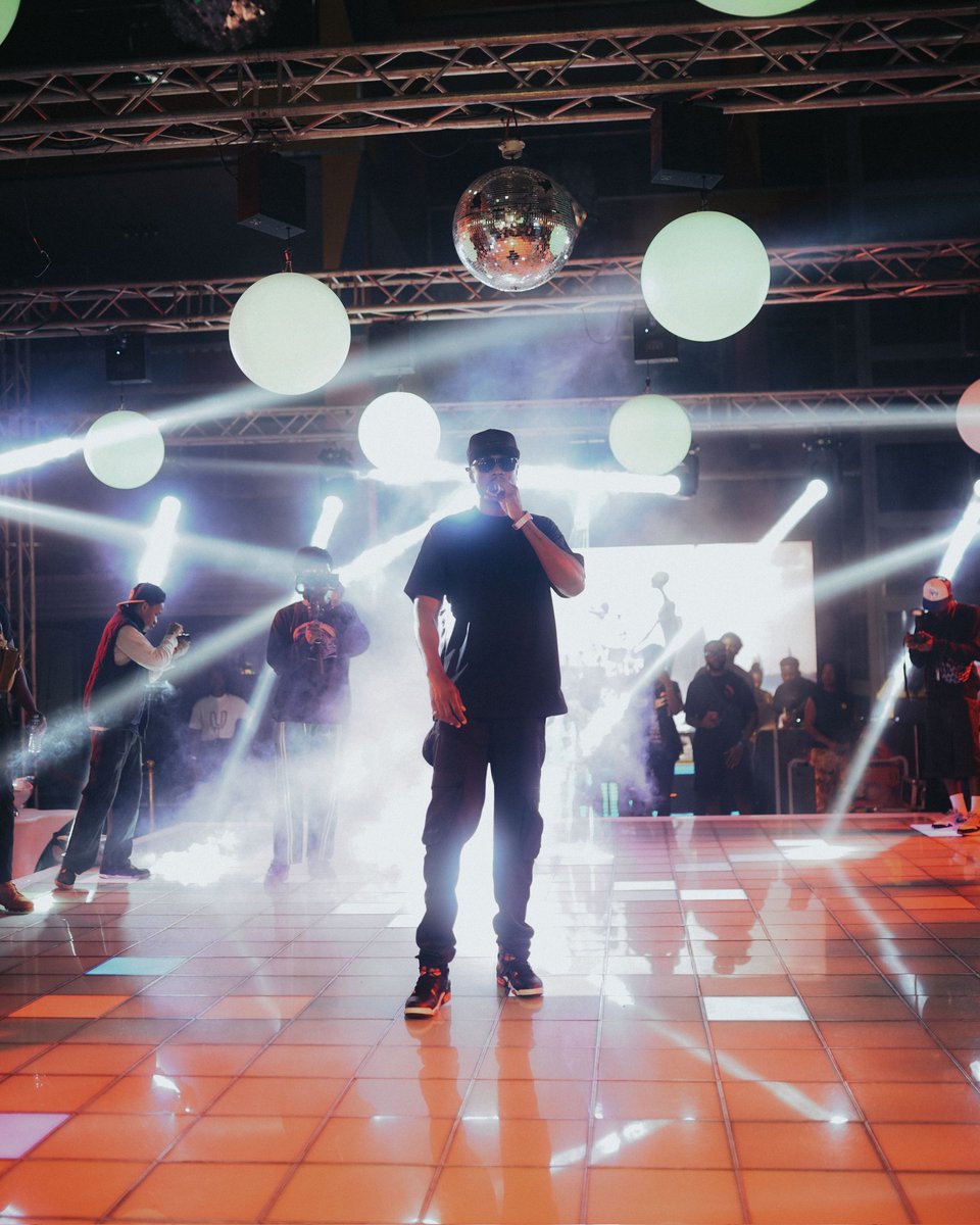 Don Lomi orbited on the Moon 🌙! <a href="/elrepgh/">Don Lomi</a> got the crowd in litty ! With all the classic hits. Legendary! GHANA TO THE MOON 2024 ! ✨️🚀
📸 by <a href="/ofoto/">ofoto</a>.balo.1
#ghanamusic #ghanaToTheMoon #Ghana #ghanaentertainment