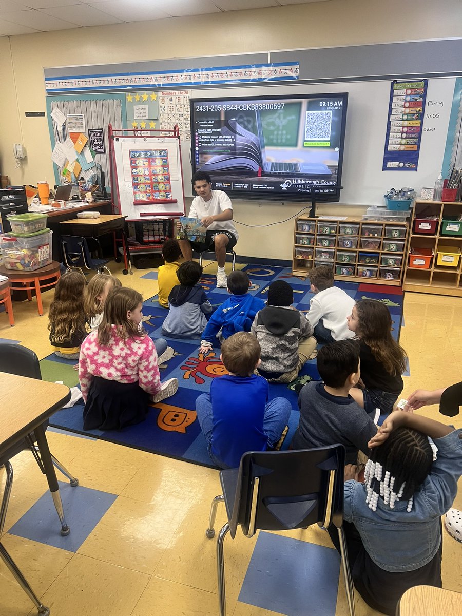Limona_MC's tweet photo. More pics of our “Readers Today, Leaders Tomorrow” event. #GetCaughtReading @HillsboroughSch @HCPSLimonaES @hubofschool https://t.co/4iBQql2GWe