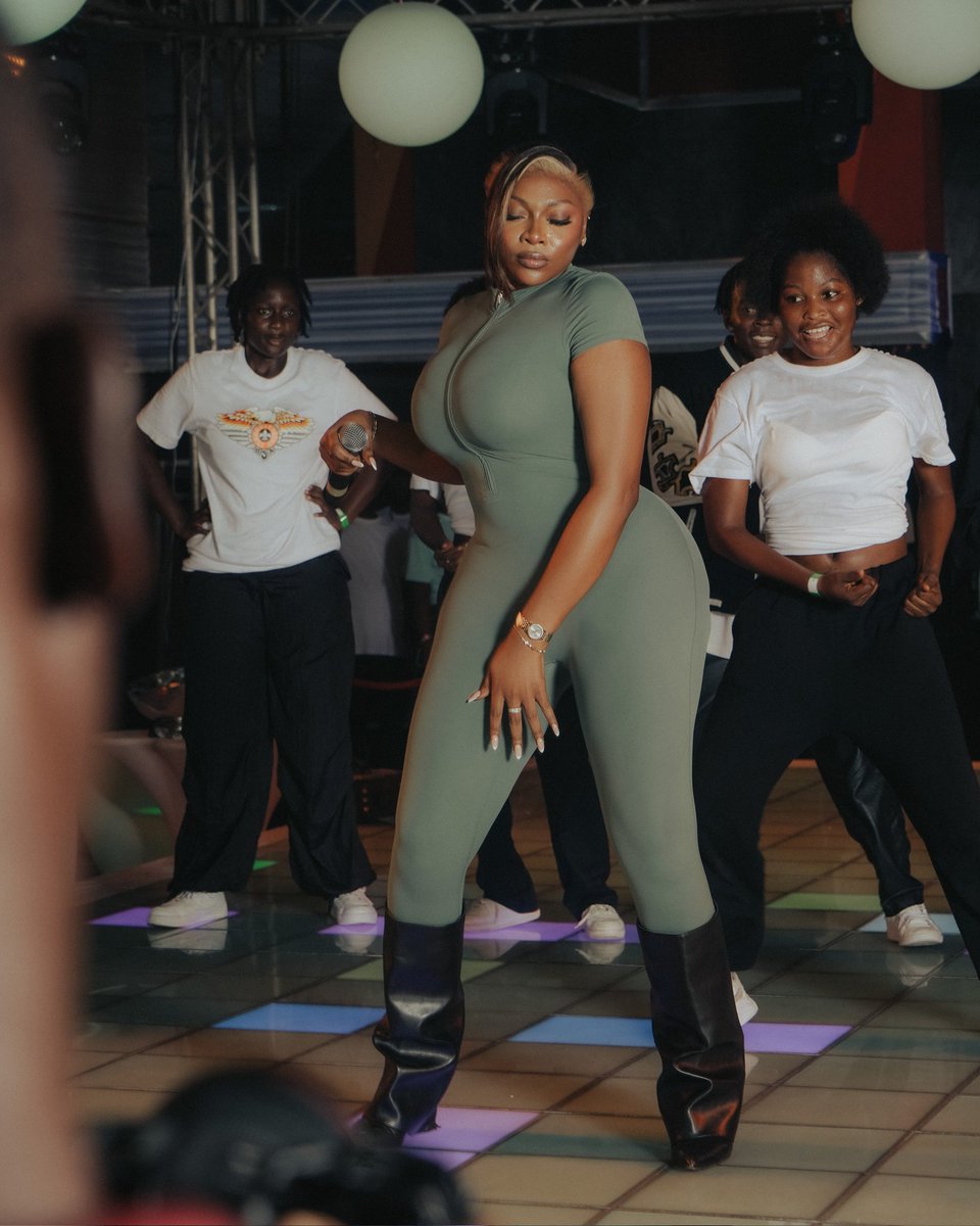 The Goddess Siren <a href="/s3fa_gh/">SEFA🪐</a> <a href="/s3familyyy/">Sefamily🫂(Royals🤴🏼👸🏼)</a> brought us all the heat with <a href="/c/">c</a>.t.dance_academy at GHANA TO THE MOON 2024 ! ✨️🚀 📸 by <a href="/ofoto/">ofoto</a>.balo.1
#ghanamusic #ghanaToTheMoon #Ghana #ghanaentertainment