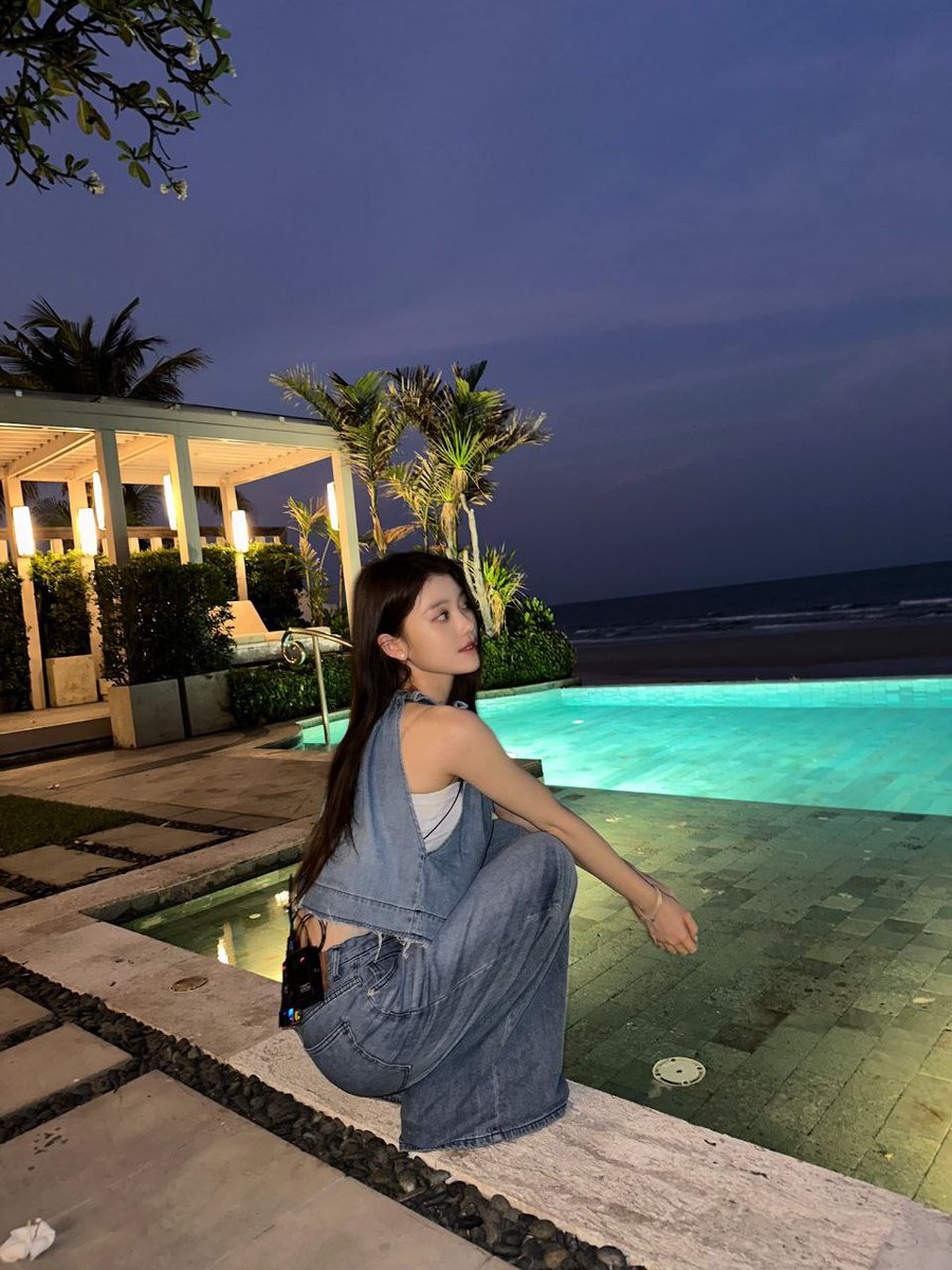 Más claro que el agua quedó a dónde debería ir y es que estar en el #𝚖ånǝ𔘓𝐯𝕒u𝐥t fue mi destino en estos momentos, pues ver a mis niñas bonitas es lo mejor que me pudo pasar y más cuando my #𝖑u𝕔𝐢d𓇹𖤛𝖉r𝕖am es hoy.

𝑓ɑi𝕣y ࣪ . 𓏸  ♡𝅼⠀𝗯lu𝕖 ; #𝐥uc𝕚𝑓ər.