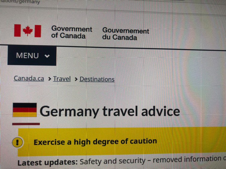 ainyrockstar's tweet image. Andere Länder geben übrigens Reisewarnungen für Deutschland raus. Und zwar nicht wegen „den Rechten“. 

Aber gut, dass die Brandmauer hält ✊