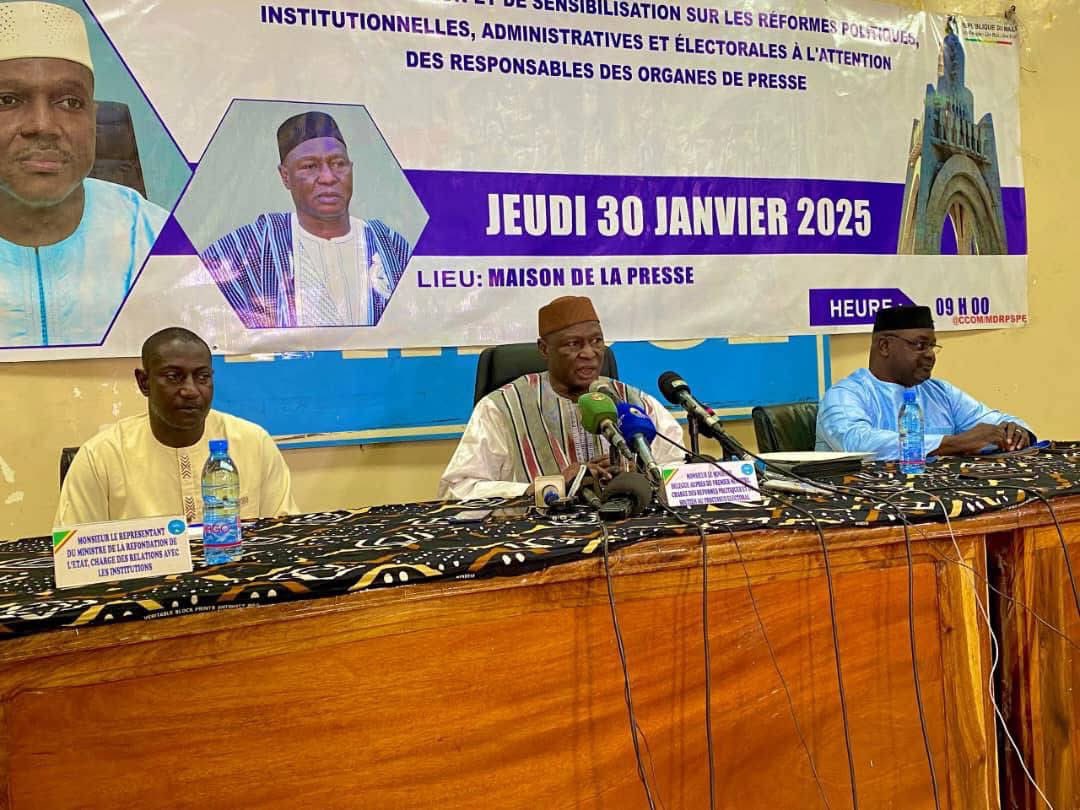 AssoBlogMali's tweet image. #RéformesAuMali : Vers une Refondation de l&apos;État et une Gouvernance Inclusive _ 1/3

Lors de l’atelier d&apos;information sur les réformes, 3 réformes clés ont été présentées : les réformes politiques et …
facebook.com/share/15sh5L1F…