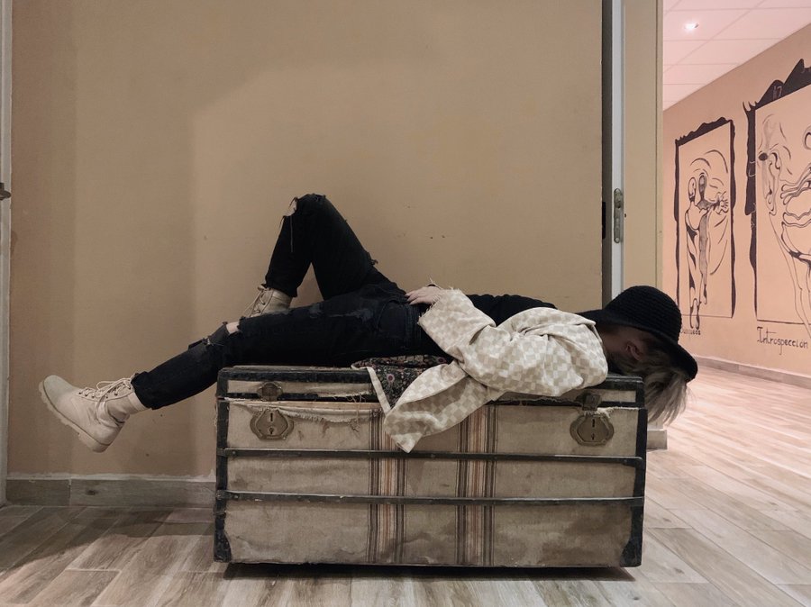 Llegando puntual al #𝚖ånǝ𔘓𝐯𝕒u𝐥t aunque creo que fue demasiado puntual, pues todavía no estaban listas y yo no quería barrer el lugar, así que me tomaré un #𝖑u𝕔𝐢d𓇹𖤛𝖉r𝕖am para despertar con energías para ellas.

𝐂ɑ𝚙t𝕒in 𝖍o͟o͟k ⚓' #𝕝ucifer.