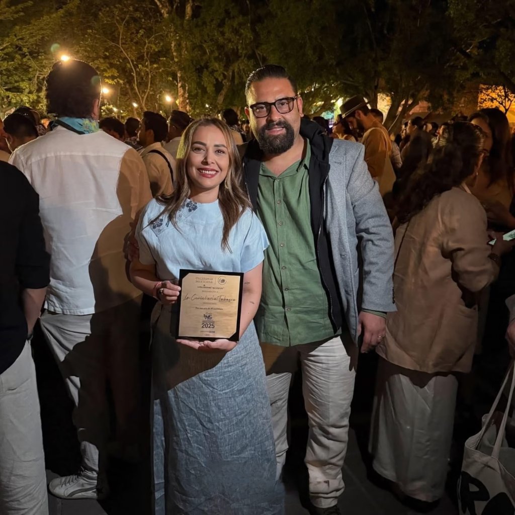 El <a href="/CCET_Tabasco/">CCET_Tabasco</a>, felicita a la <a href="/chef_lupita/">Lupita Vidal</a> por su reconocimiento como Chef del Año 2025 por la prestigiada Guía México Gastronómico.

Este galardón es un reflejo del esfuerzo y talento excepcional,  que enaltece la tradición y el sabor de nuestra tierra.

¡Enhorabuena!