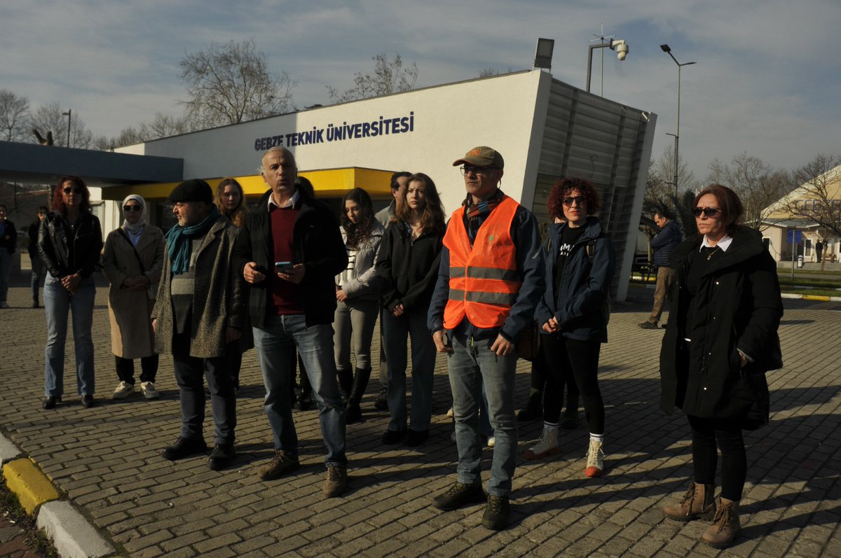 Bugün, Köfte ve kaybettiğimiz diğer canlarımız için Doç. Dr. Savaş Karabulut hocamız önderliğinde bir basın açıklaması yaptık ve olay hakkında suç duyurusunda bulunduk. Olayın takipçisiyiz ve gerçekler açığa çıkana kadar susmayacağız! #gtü #gtüdevahşetvar