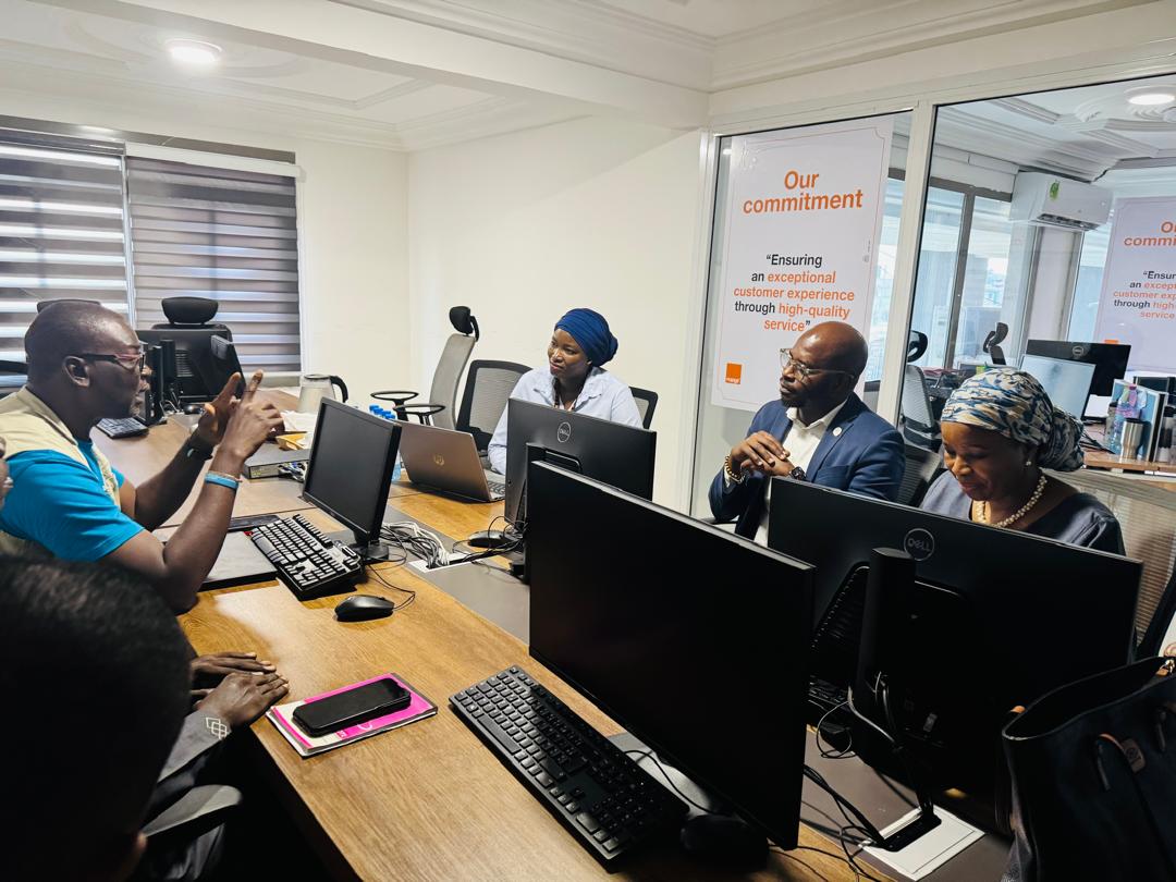 WFP_Cameroon's tweet photo. #Cameroon 🇨🇲

#Humanitarian actors unite to listen with one ear to those in need.

With the @UNCERF Accountability to Affected Population (APP) grant, @WFP, @UNICEF, @UNmigration, @UNFPACameroon, @whocmr,  @Intersos, @DemtouH, @HopeofAfrica237 & 🇨🇲Gvmnt collaborate to communicate & improve feedback in humanitarian response. 

#Partnerships
