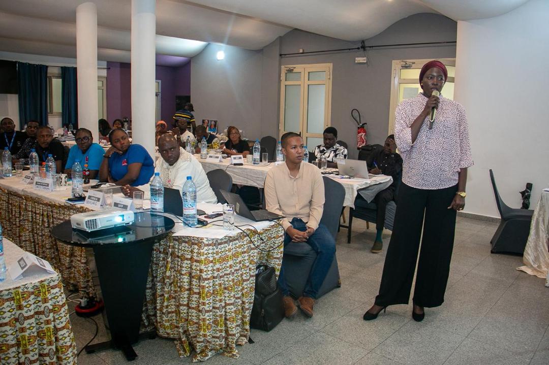 WFP_Cameroon's tweet photo. #Cameroon 🇨🇲

#Humanitarian actors unite to listen with one ear to those in need.

With the @UNCERF Accountability to Affected Population (APP) grant, @WFP, @UNICEF, @UNmigration, @UNFPACameroon, @whocmr,  @Intersos, @DemtouH, @HopeofAfrica237 & 🇨🇲Gvmnt collaborate to communicate & improve feedback in humanitarian response. 

#Partnerships