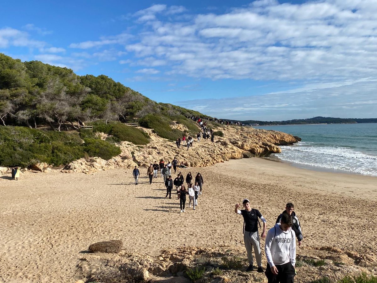 Aquest divendres, 31 de gener, hem celebrat el Dia de Sant Joan Bosco, patró de la Formació Professional, amb una excursió de 6 quilòmetres! L’itinerari, que ha començat i acabat a la Platja de l’Arrabassada, ha recorregut camins i boscos espectaculars.
  buff.ly/3WHj60S
