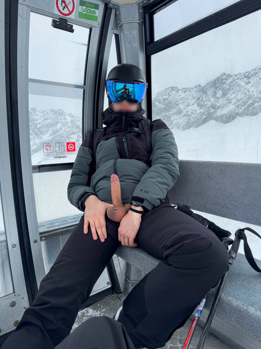 NakedExplorers's tweet image. High above the ski slopes... who’s ready to join us for the ride? 😏❄️ 

@BelgianGays @BelgianCocks @GaysFromBelgium @belgiumgay2