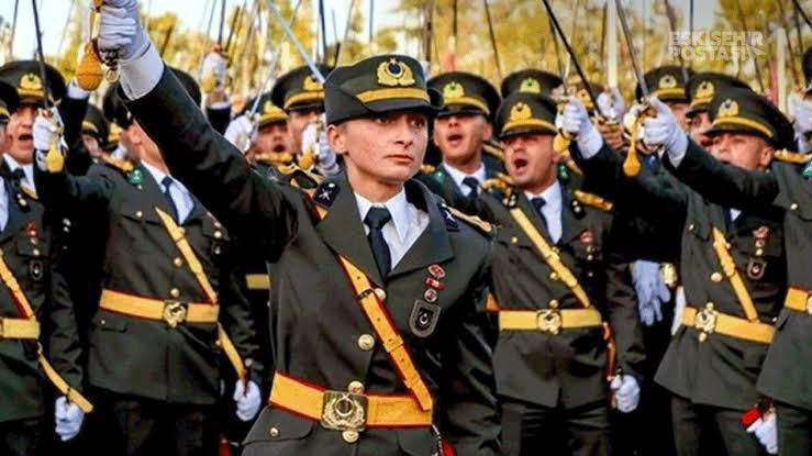 Teğmenlerin ihracı için attığınız o imzaları unutmayacağız. Kabusunuz olacağız. Unutmayın bu yazılanları.
Keser döner sap döner, gün gelir hesap döner…
#TeğmenlerimizinYanındayız