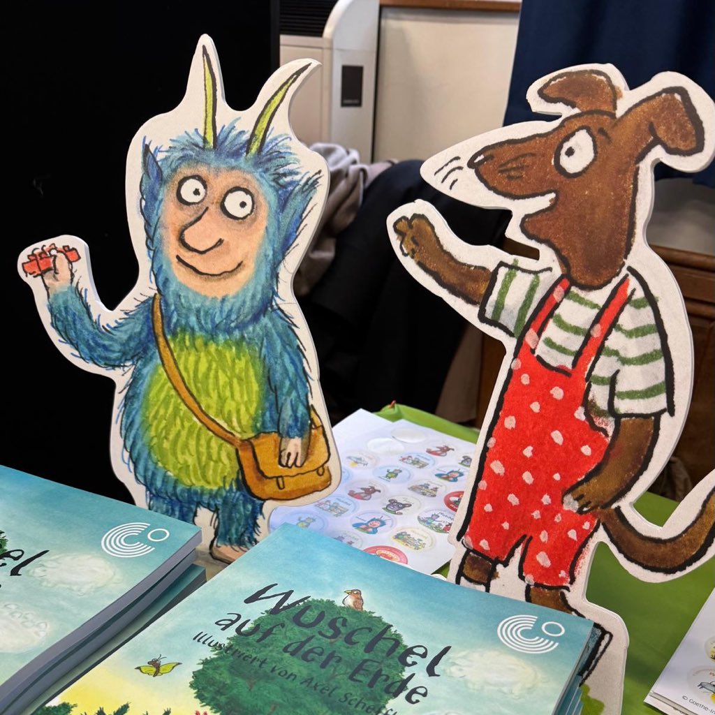 GermanEmbassy's tweet photo. Wuschel and @MichaelRosenYes in the same room... 👀

Thanks @EuropaSchoolUK for hosting the Embassy at a fantastic day of making the case for languages at primary level! Exciting to have seen the new German language-learning story book illustrated by Axel Scheffler in action! https://t.co/5GmW3f5cer