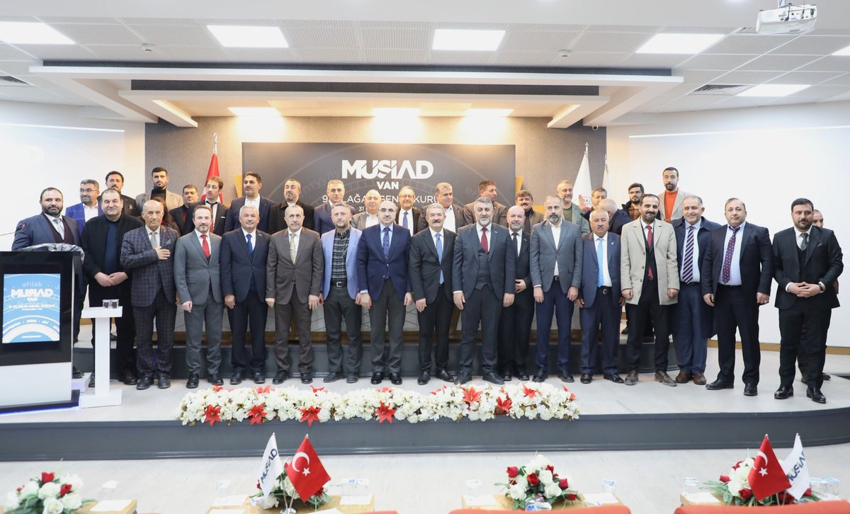 BilalEmreYoruk's tweet photo. 🟥 Müstakil Sanayici ve İşadamları Derneği (MÜSİAD) Van Şubesi’nin 9. Olağan Genel Kurulu’na katılım sağladım.

🤝 Genel kurulun hayırlı ve uğurlu olmasını temenni ediyorum.

🎖️ MÜSİAD Van Şube Başkanlığı’na seçilen Sn. Abdullah ARAS ve ekibine başarılar dilerim! 💼🚀
@aaras65 @MUSIADVan
#MÜSİAD #Van #GenelKurul
