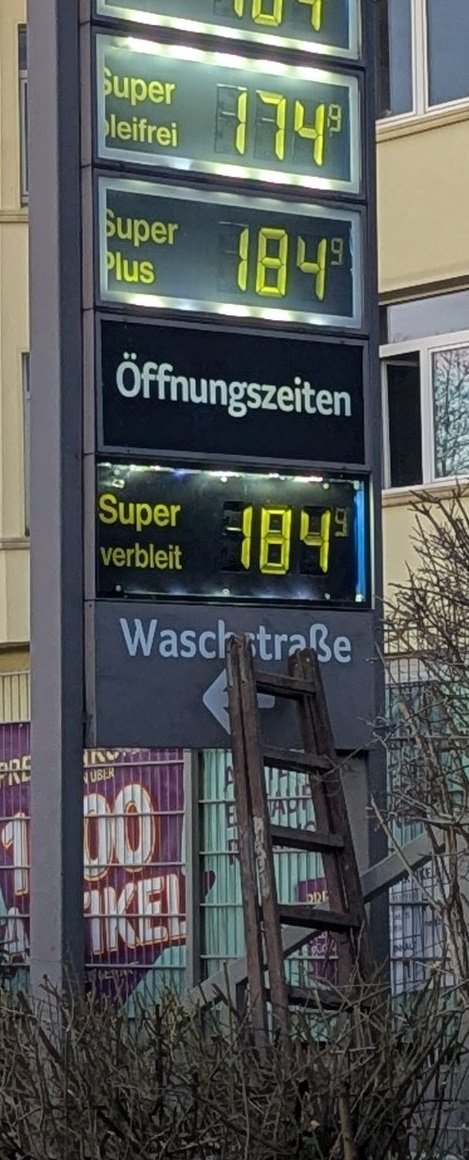 Huch, es gibt wieder Super verbleit.^^ #benzin