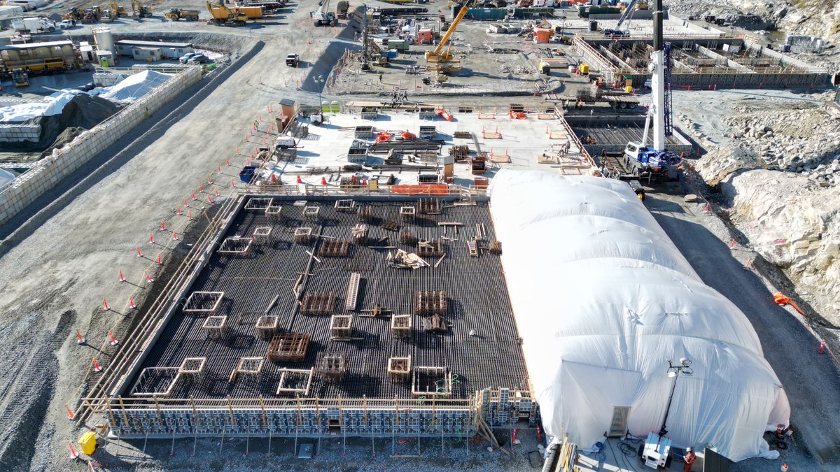 Foundation and marine piling work continues at the Woodfibre LNG project site.
 
Learn more about the progress here: ow.ly/2S3950URir7
#LNG #ConstructionUpdate #Squamish