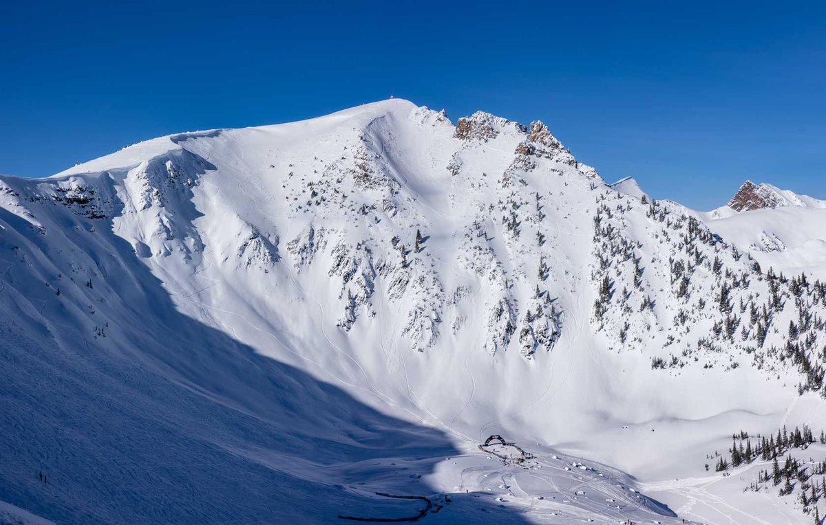 basecampresorts's tweet photo. Basecamp Resorts is excited for the Freeride World Tour in Golden! Stay with us at Basecamp Lodge Golden and be at the heart of the action. Who’s joining us?

#FreerideWorldTour #GoldenBC https://t.co/7BRPh2qeB2
