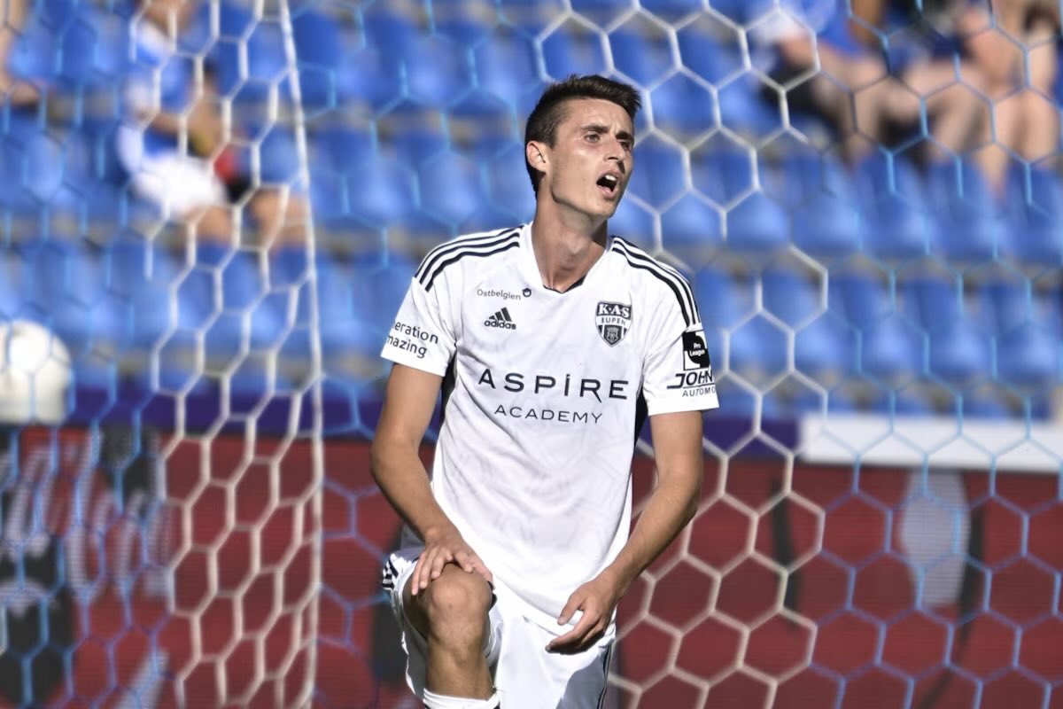 sachatavolieri's tweet photo. ❌🟢🔴 Yentl Van Genechten deal to Zulte Waregem’s now OFF ! Despite the player’s desire to sign with #Essevee, all parties were unable to reach an agreement to finalize the arrival of the right-back…
🇧🇪 Van Genechten will be free agent this summer. #mercato #ASEupen #JPL #kaseupen