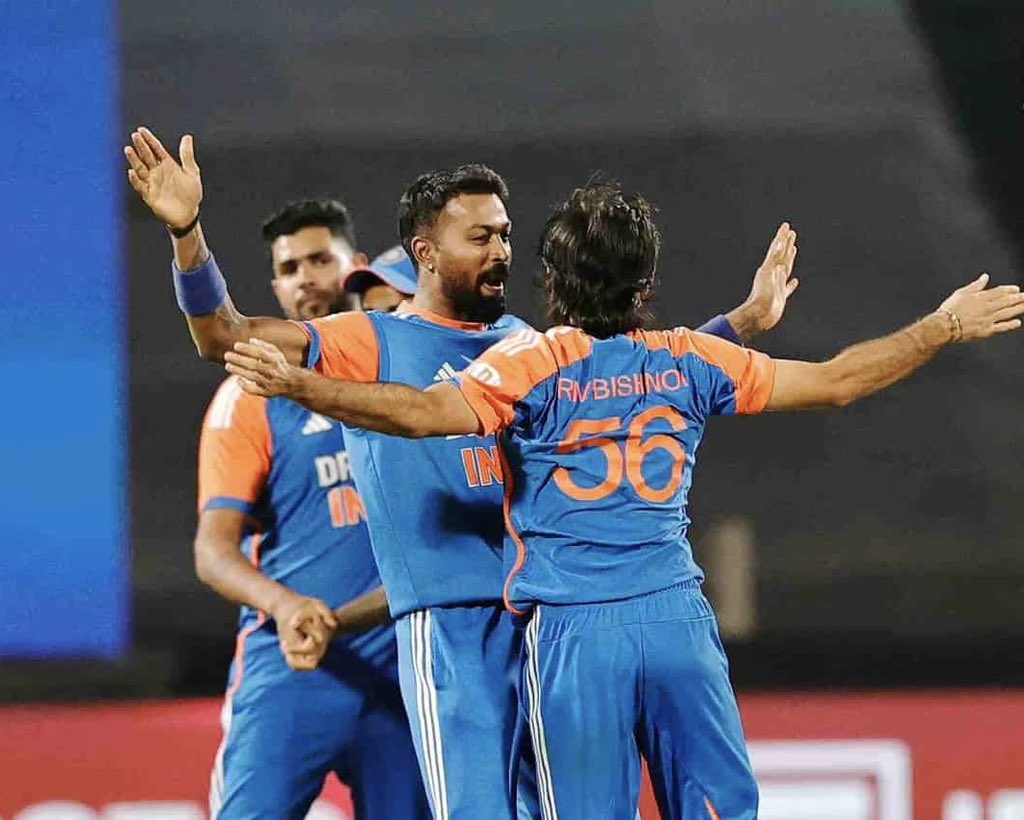 hardikpandya7's tweet photo. On we go 🇮🇳❤️ Series sealed! Top, top performance by the team. https://t.co/mmgMwLmTn5