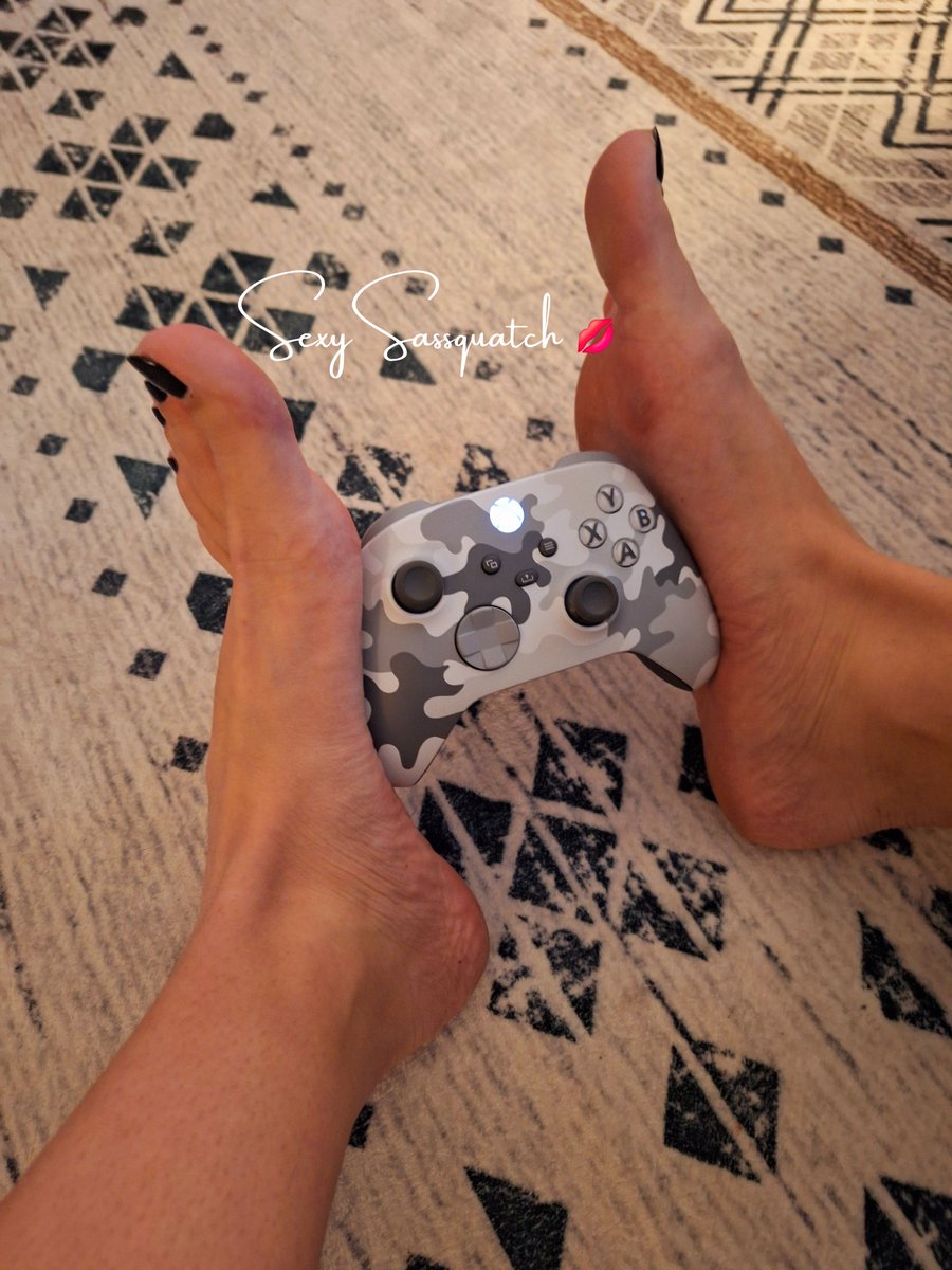 For all my gaming simps 😉🎮 I'm not big into gaming, but that doesn't mean I can't  run my feet up your thighs or chest...while you play 😈🎮 

🎮bigfootbabe 🎮tease 🎮goddess 🎮 send 🎮 size15/16 🎮comparison 🎮 gamers 🎮 throne 🎮 cash app 🎮 Amazon wishlist