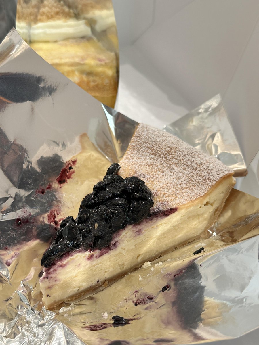 Laylachen36's tweet photo. This blueberry looks like it's about to burst, it's really delicious. https://t.co/6VmplT18BZ