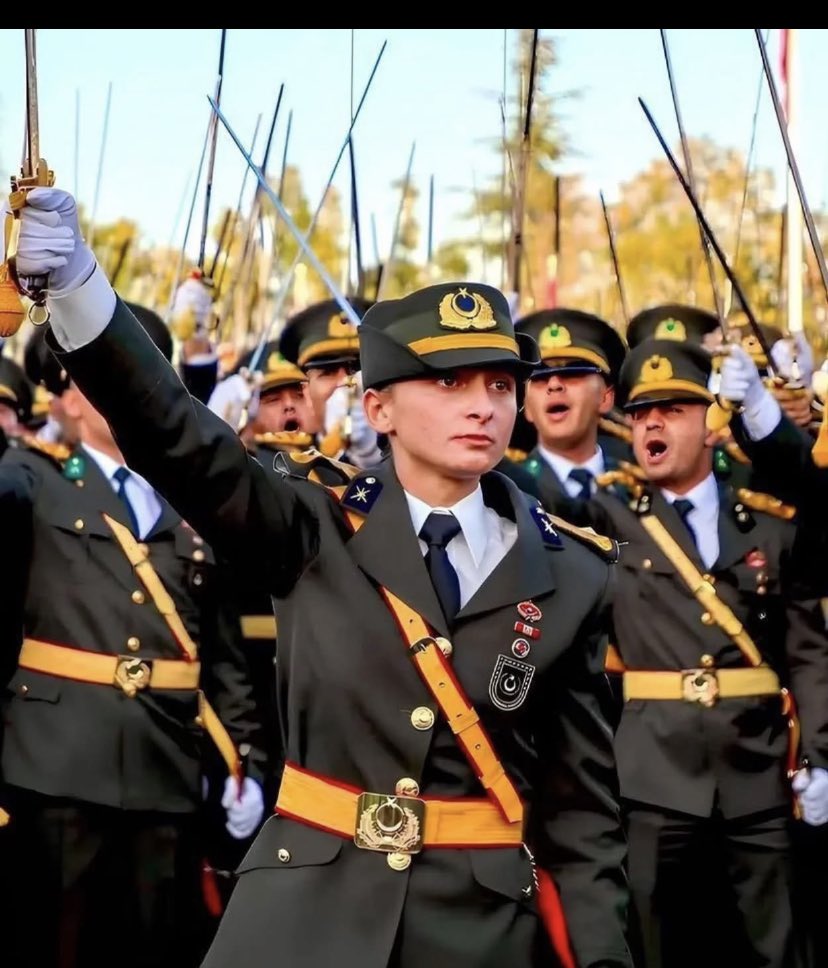 Hepimiz Mustafa Kemal’in askerleriyiz…