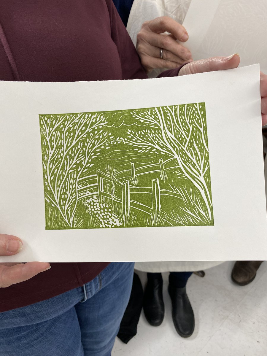 Design_York's tweet photo. Four wonderful prints from today’s beginner's linocut workshop. 👏👏👏
#Linocut #Linoprint #Printmaking #Art #VisitYork #VisitYorkshire #York #northyorkshire #CraftWorkshop #ArtCourse https://t.co/r1XWG9my5I