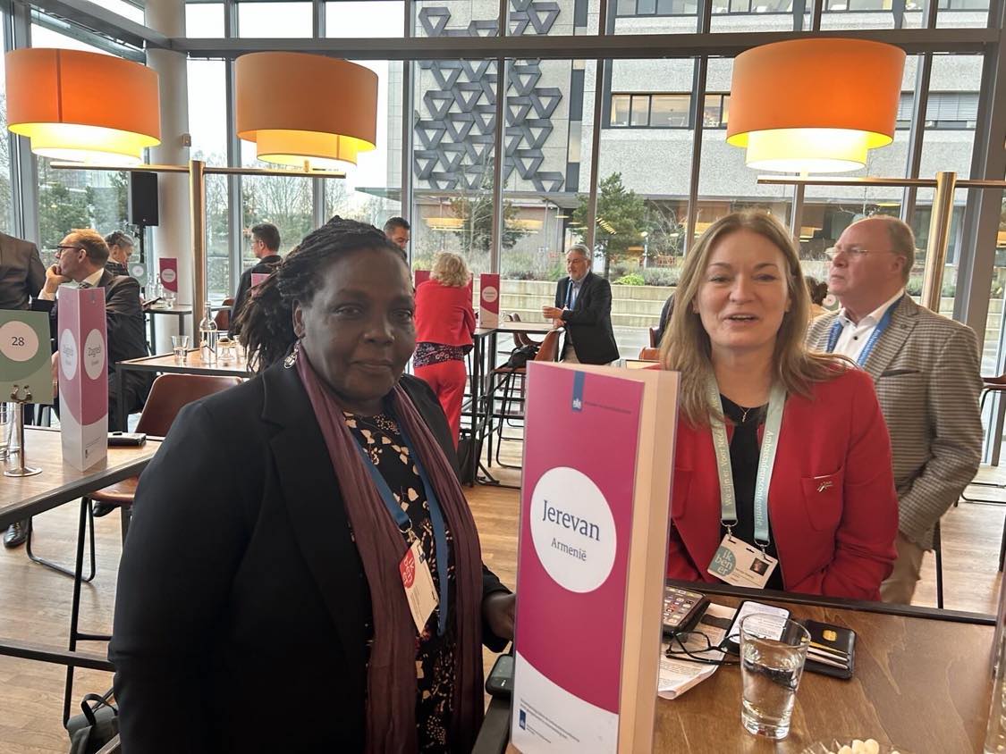 NLinArmenia's tweet photo. Ambassado Winter promotes mutual opportunities for 🇳🇱 &🇦🇲 businesses at the Ambassadors Conference’s session at Eindhoven Tech Campus with Minister of Foreign Trade and Development Reinette Klever. //www.rijksoverheid.nl/bz
#AmbassadorsConference #ambconf2025 #WeZijnEr https://t.co/ucU811u70a