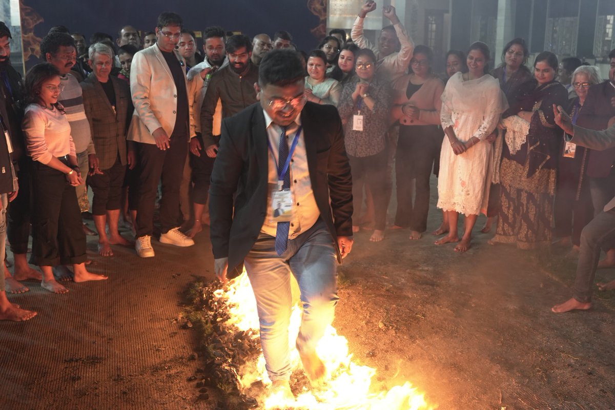coachbsr's tweet image. #Firewalk: A Breakthrough to Fearless Living! 

At #IgnitingTheSpark, participants walked on fire &amp;amp; shattered their fears!  

The Firewalk isn’t just about embers—it’s about breaking limits, building confidence &amp;amp; unleashing your true potential. 💪

#OvercomingFear #CoachBSR