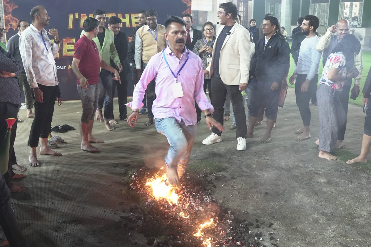 coachbsr's tweet image. #Firewalk: A Breakthrough to Fearless Living! 

At #IgnitingTheSpark, participants walked on fire &amp;amp; shattered their fears!  

The Firewalk isn’t just about embers—it’s about breaking limits, building confidence &amp;amp; unleashing your true potential. 💪

#OvercomingFear #CoachBSR