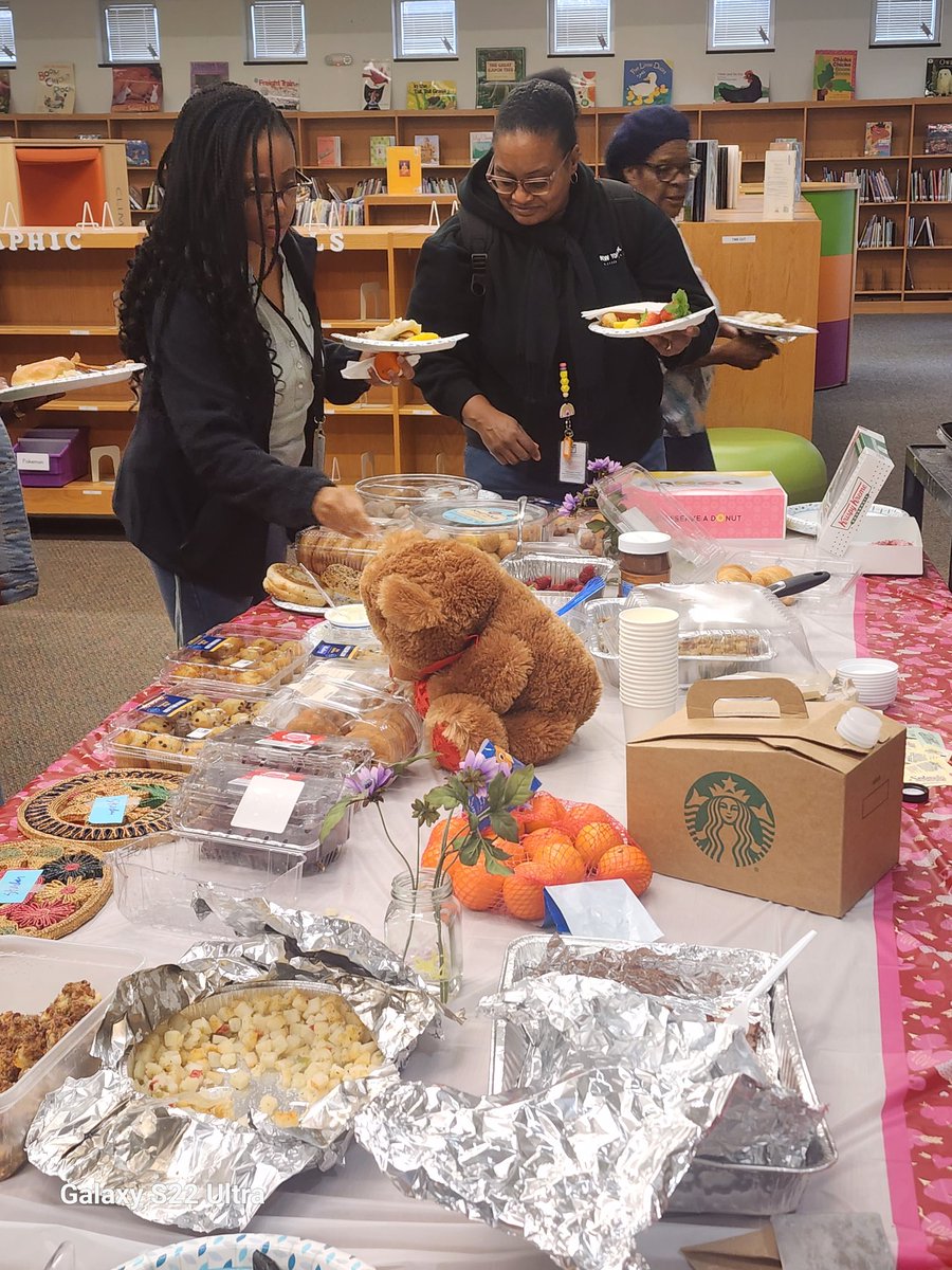 What better way, to begin a day in Explorer Land! #BreakfastPotluck