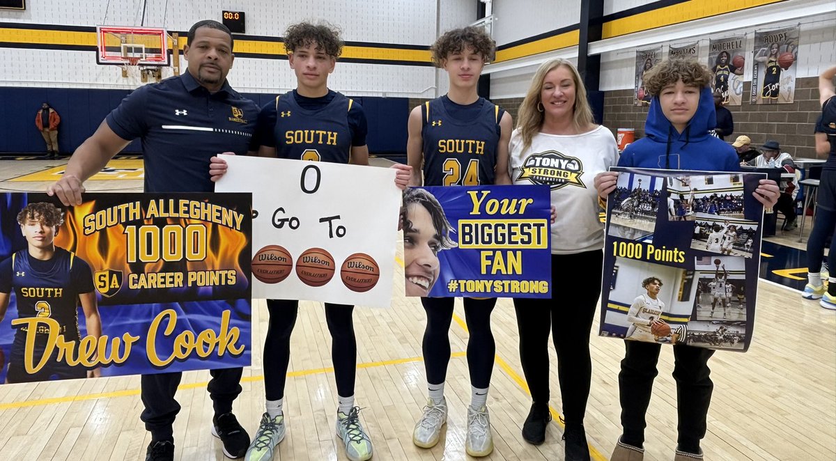 South Allegheny’s Drew Cook is one of the WPIAL’s top talents. Had a huge 80-1,490-17 stat line as a WR in 🏈, averages 19 ppg for one of the top 3A 🏀 teams in PA, &amp; does it all in memory of his late brother Tony, who died of cancer at 16.
Tony Strong 💪: tinyurl.com/bdd5byyn