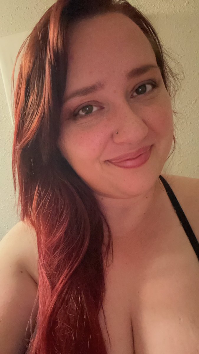 jessbae20's tweet photo. And the red is back ♥️♥️♥️
Have a happy Friday everyone https://t.co/9nHCrT9MX8