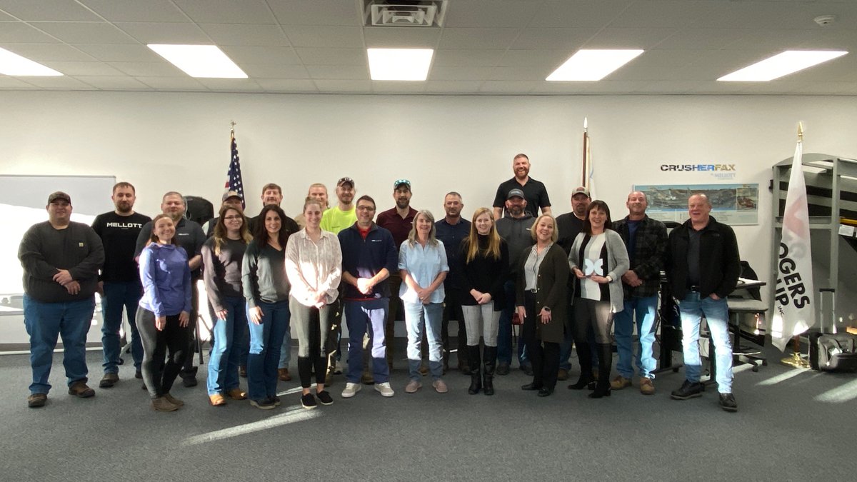 📢 Investing in Our People: Mellott's Commitment to Leadership Growth!

Mellott is proud to support 22 of our employees as they took  part in the Strictly Business Dale Carnegie Immersion class!    bit.ly/4hA210S