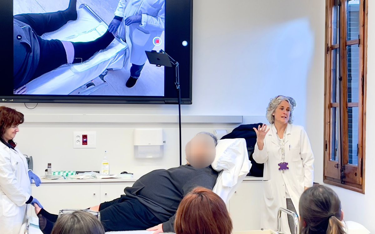 🆕️ Novetat❗️al curs pràctic de Compressió terapèutica d'extremitat inferior, tens la oportunitat d'aplicar els coneixements en un pacient real. Apropem la realitat a les aules a <a href="/EuiSantPau/">EUI-Sant Pau</a> i amb última tecnologia! 🖥
Coordinat per la nostra companya: <a href="/elvirahdezmtez/">Elvira Hernández</a> 
💫👌