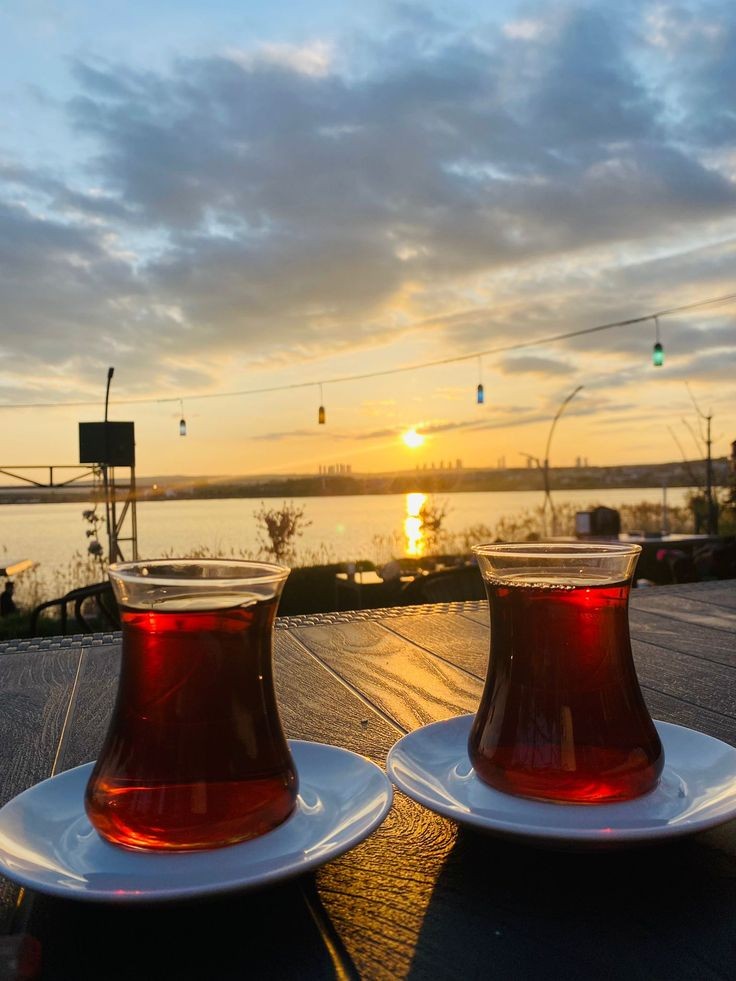 İnsan sevdiğini değiştiremez, güzelleştirir, iyileştirir sadece.